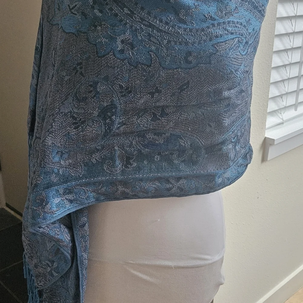 Beautiful Cashmere Blend Scarf Pashmina Shawl Abu Dhabi Blue/Turquoise Pattern